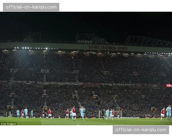 致敬传奇：伯纳乌全场第7分钟起立鼓掌，纪念已故皇马名宿亨托